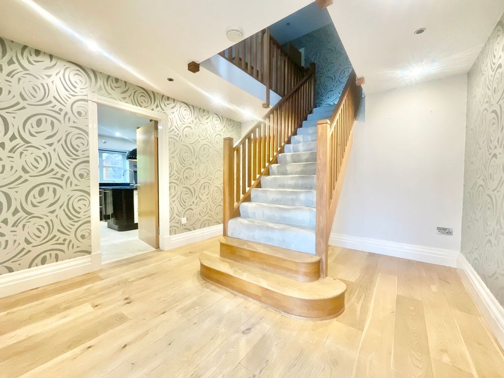 Property photo 2 of 26