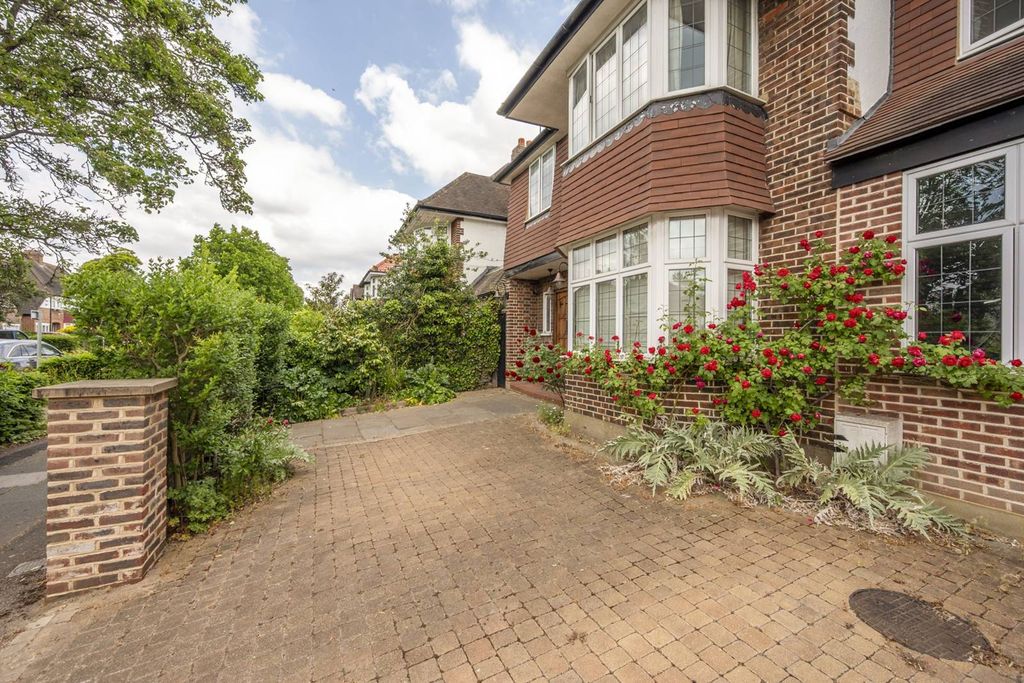 Property photo 1 of 33