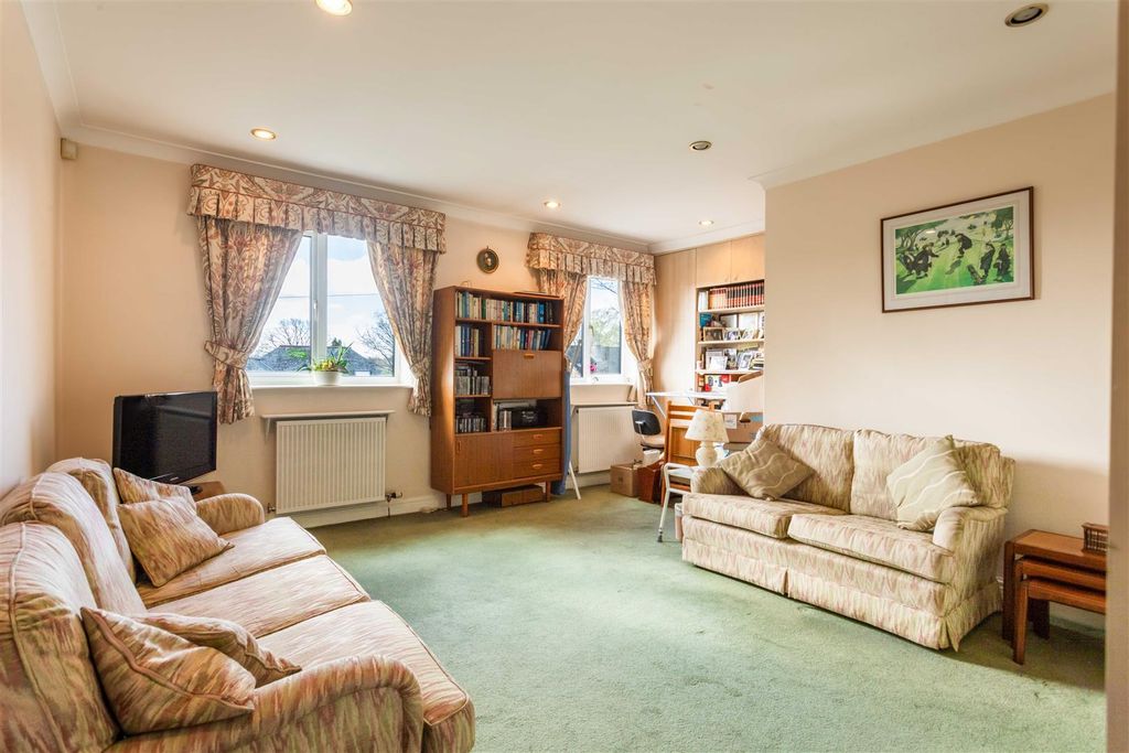 Property photo 3 of 12 00011.Jpg