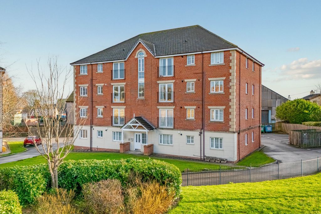 Property photo 1 of 13 2 Bedroom Apartment