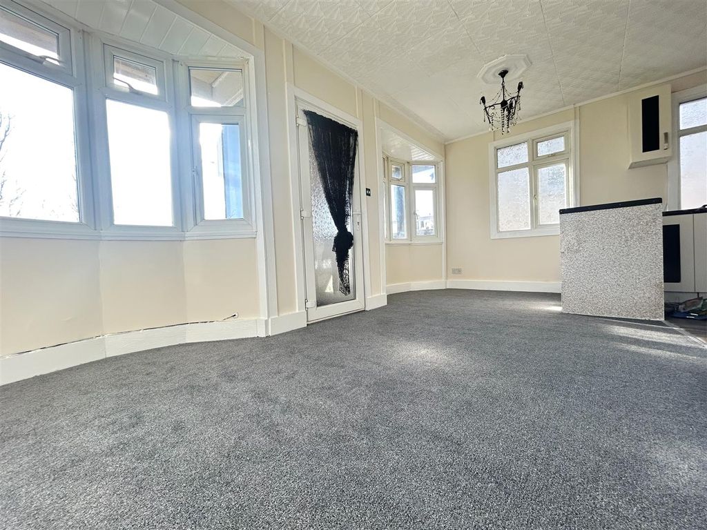 Property photo 2 of 13 Lounge Area