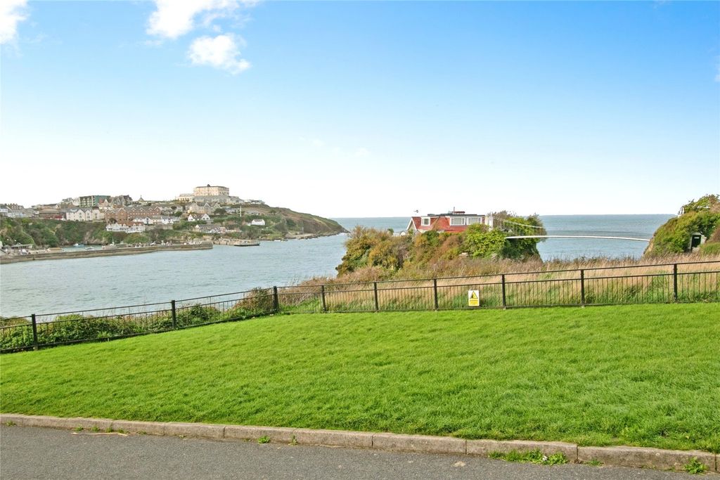 Property photo 2 of 11 General View