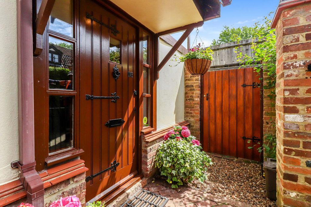 Property photo 2 of 28