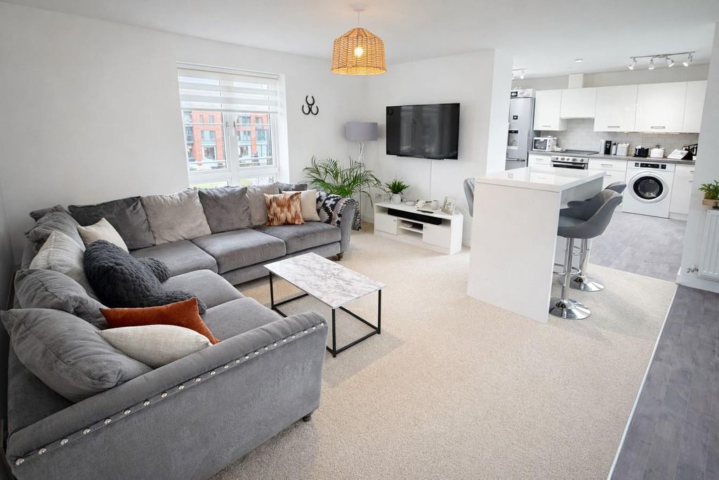 Property photo 3 of 6 Loiunge 2.Jpg