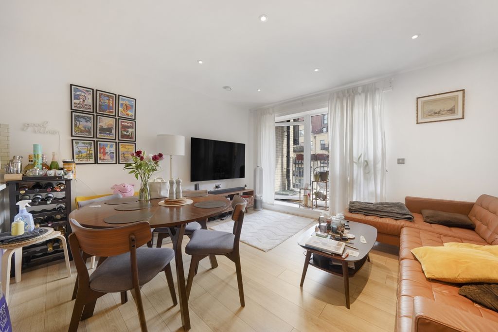 Property photo 2 of 15 Flat 202, Knowles Court - 3Xzyul71Tmx3Bzoo4Sk1