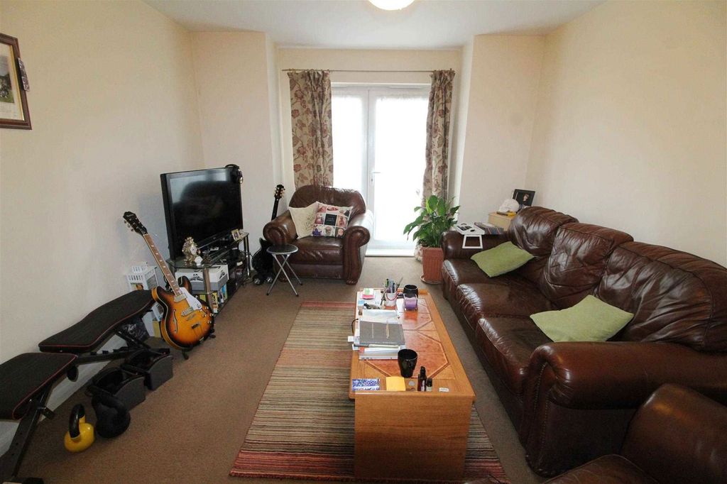Property photo 2 of 8