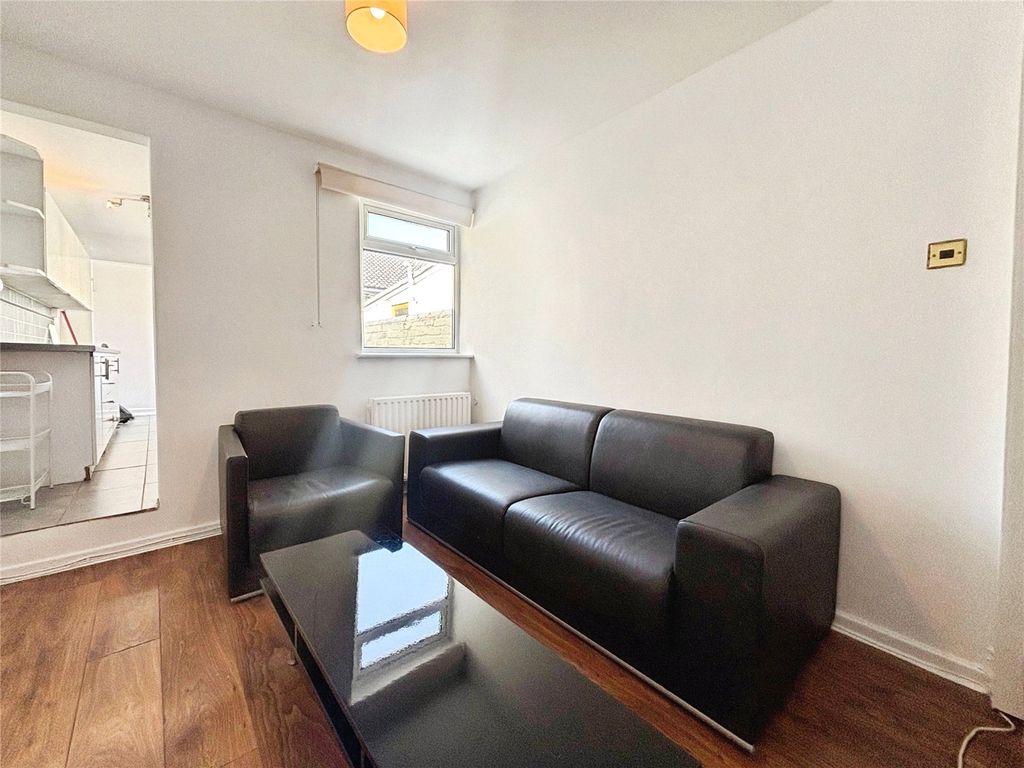 Property photo 3 of 9 Picture No. 01