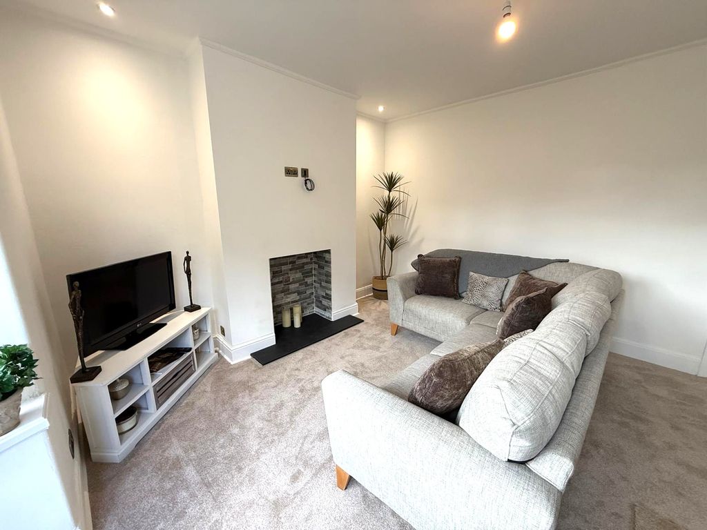 Property photo 3 of 15 Lounge