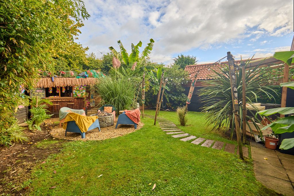 Property photo 2 of 32