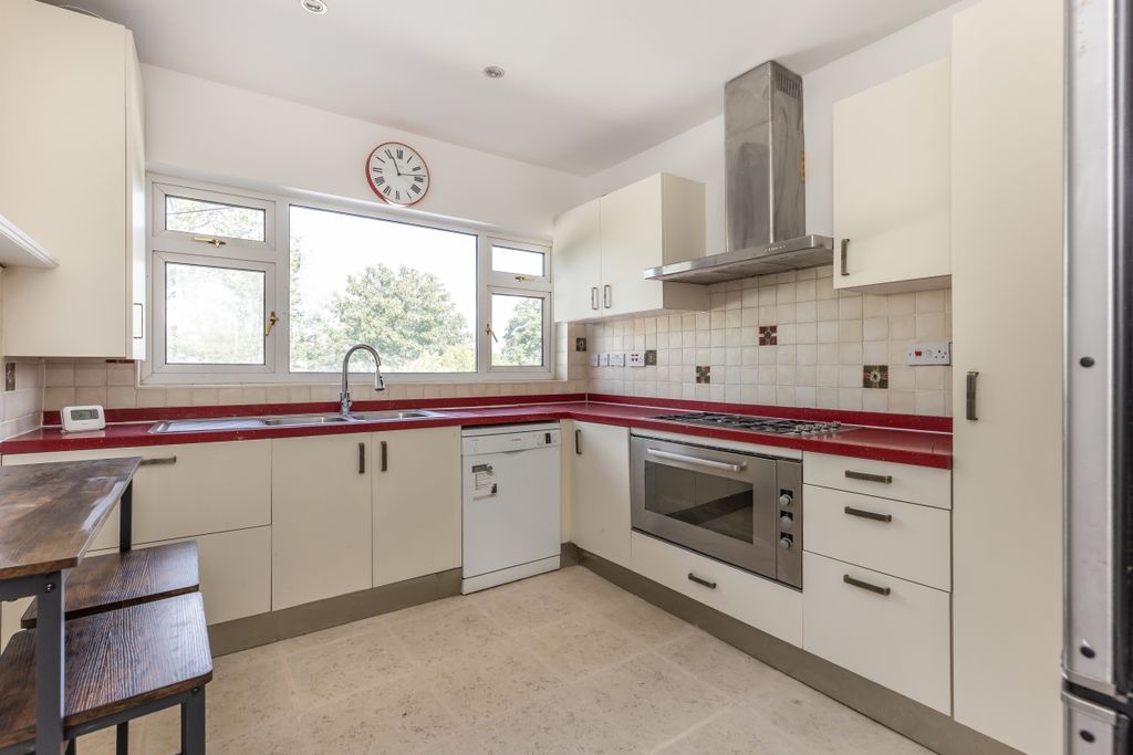 Property photo 3 of 11 16