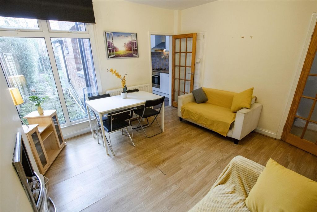 Property photo 3 of 15 Approach