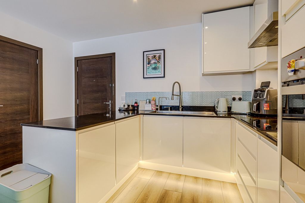 Property photo 3 of 22