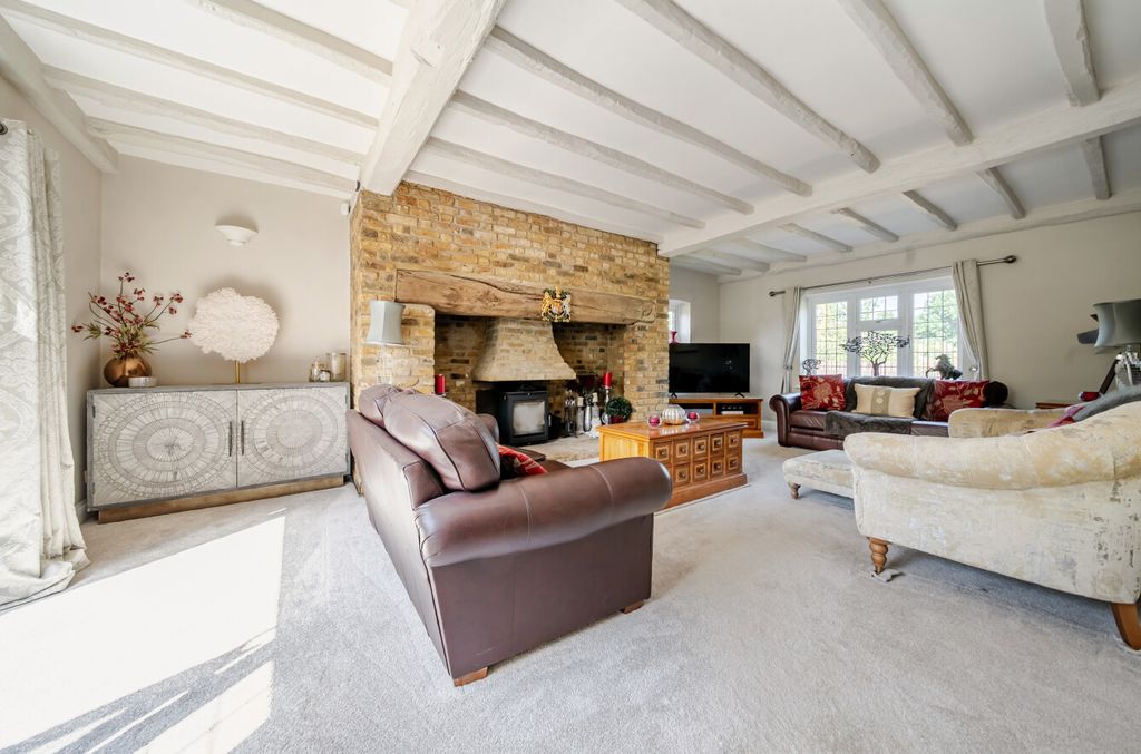Property photo 3 of 22 1488692-4-6A56984...