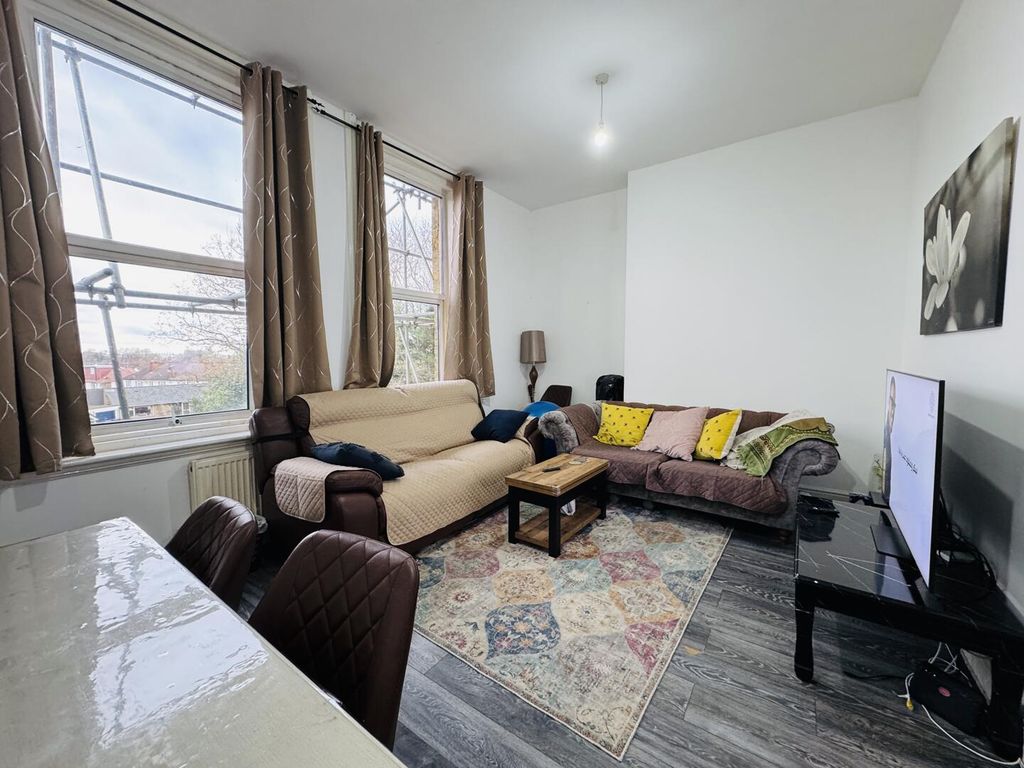 Property photo 3 of 10 Living Room