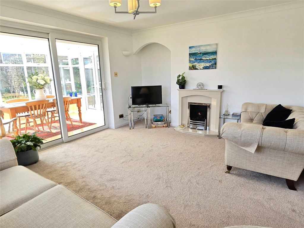 Property photo 2 of 22 Living Room