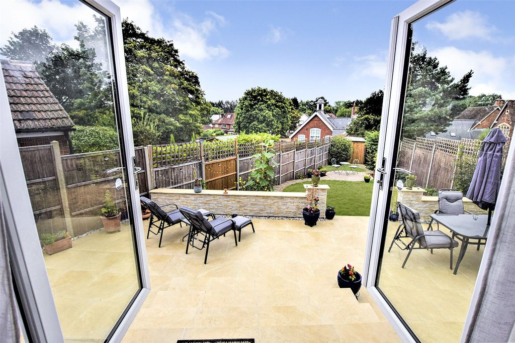 Property photo 2 of 20 Picture No. 24