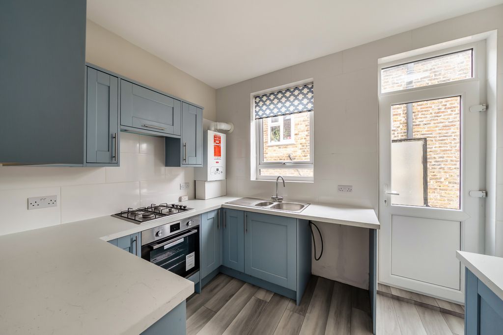 Property photo 2 of 17 Kitchen