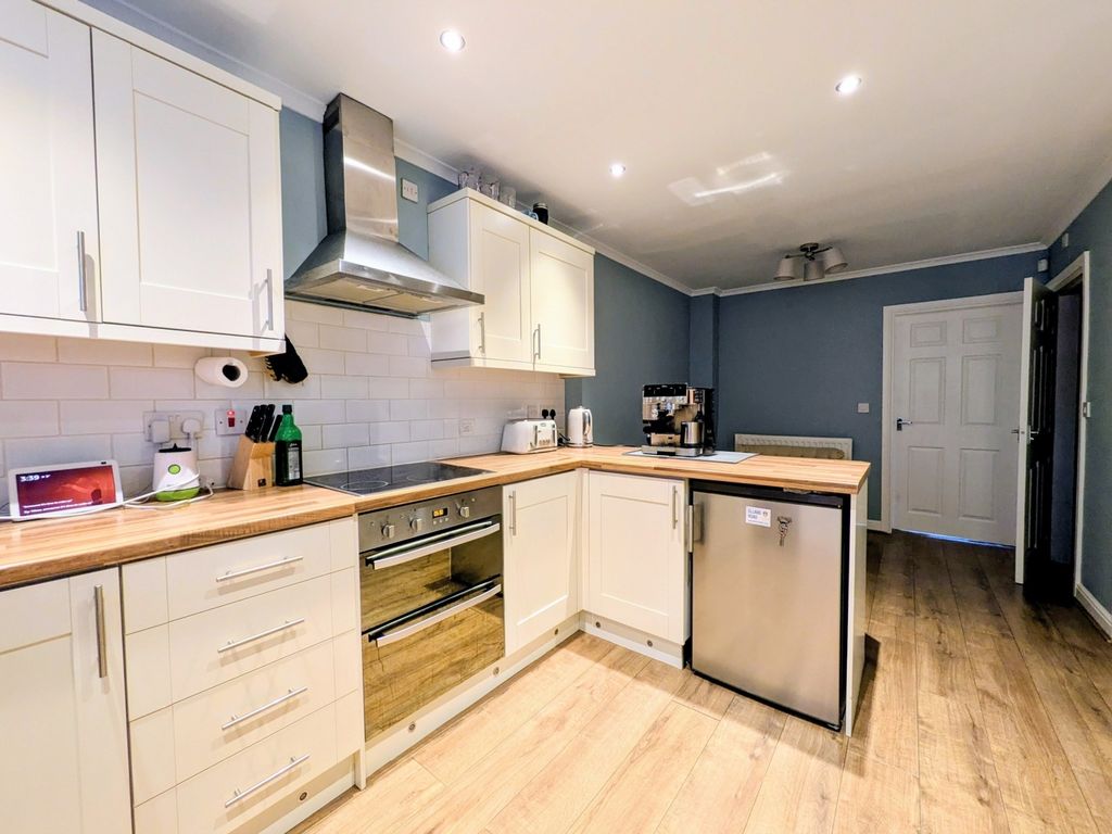 Property photo 3 of 15 1000004858