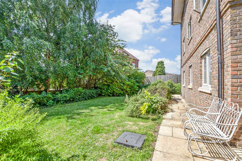 Property photo 1 of 14 Communal Gardens