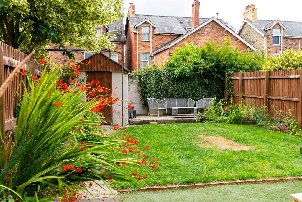 Property photo 2 of 46