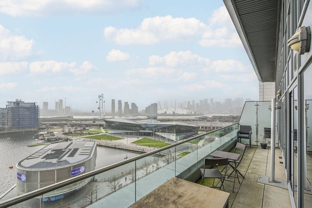 Property photo 2 of 27