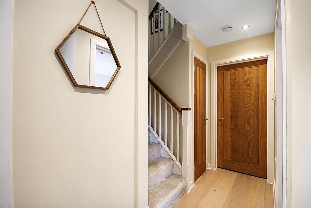 Property photo 2 of 8 Hall