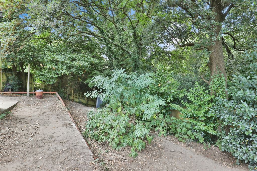 Property photo 2 of 17 Photo