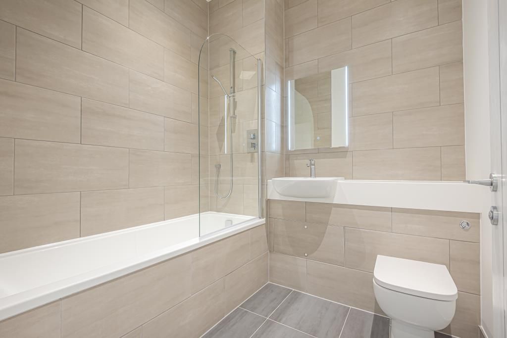 Property photo 3 of 10 Bathroom