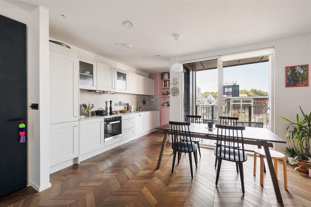 Property photo 2 of 17 2