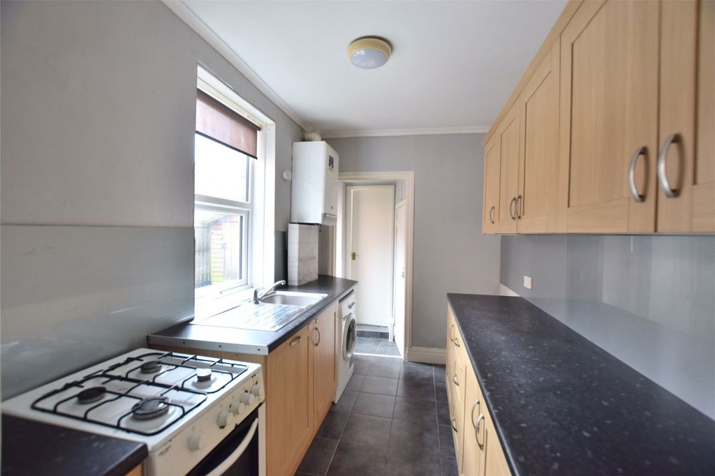 Property photo 3 of 7 Kitchen