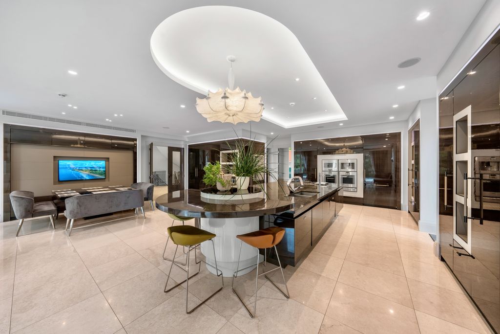 Property photo 2 of 25