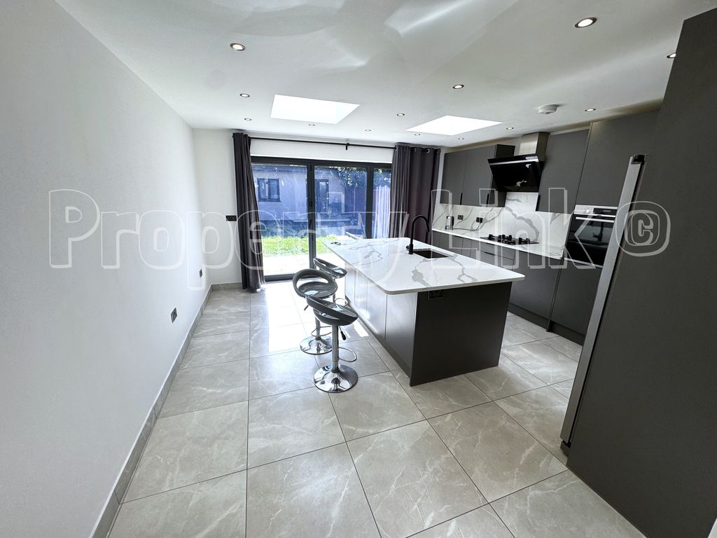 Property photo 2 of 29
