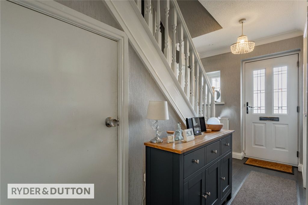 Property photo 3 of 33 Hallway