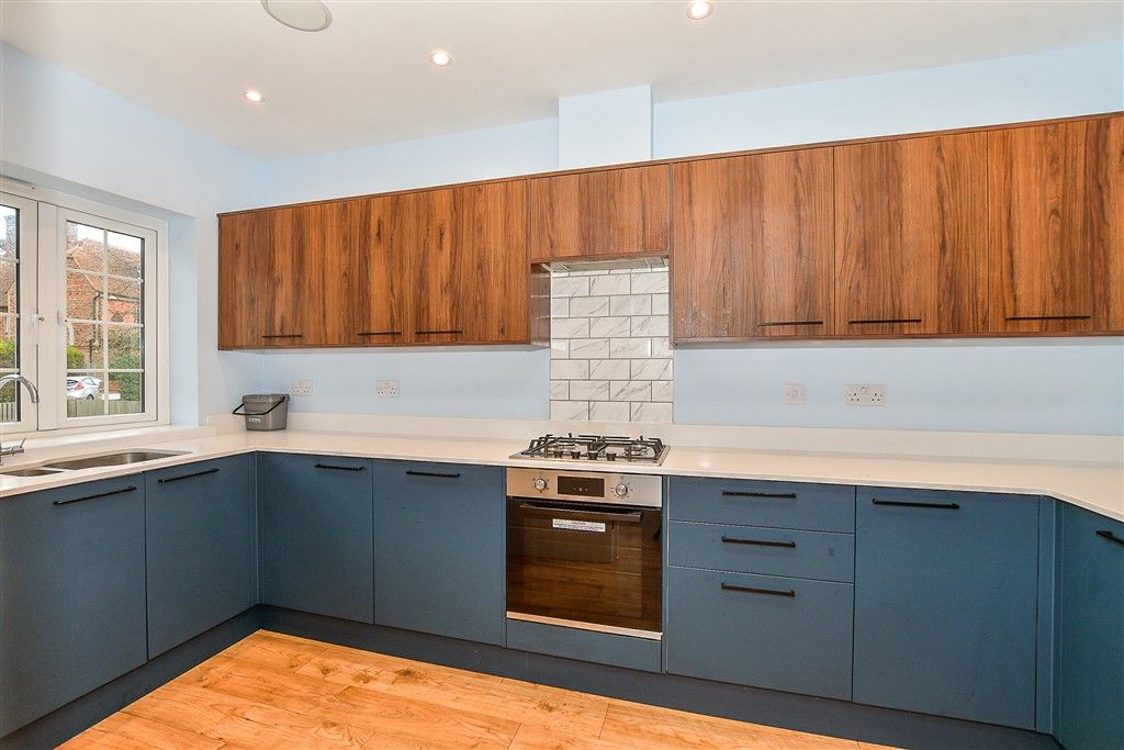 Property photo 3 of 14 Kitchen