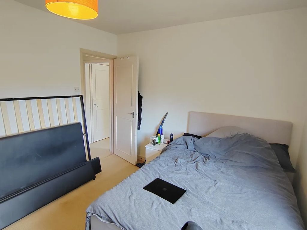 Property photo 1 of 11 Bright, Airy Bedroom With A Comfortable Bed...