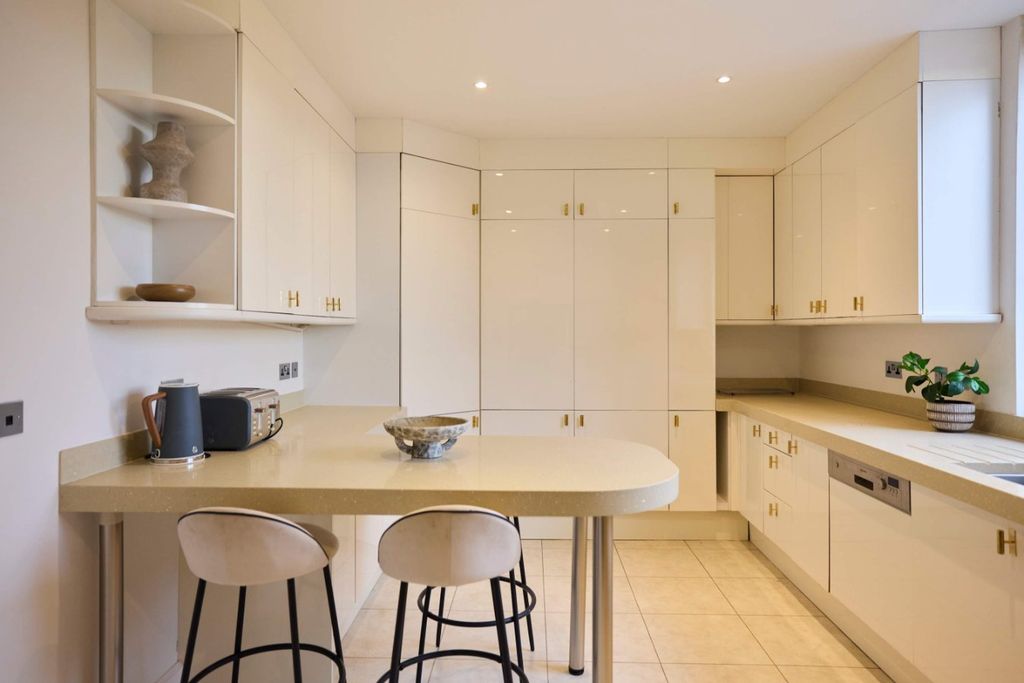 Property photo 3 of 13 Picture No. 10