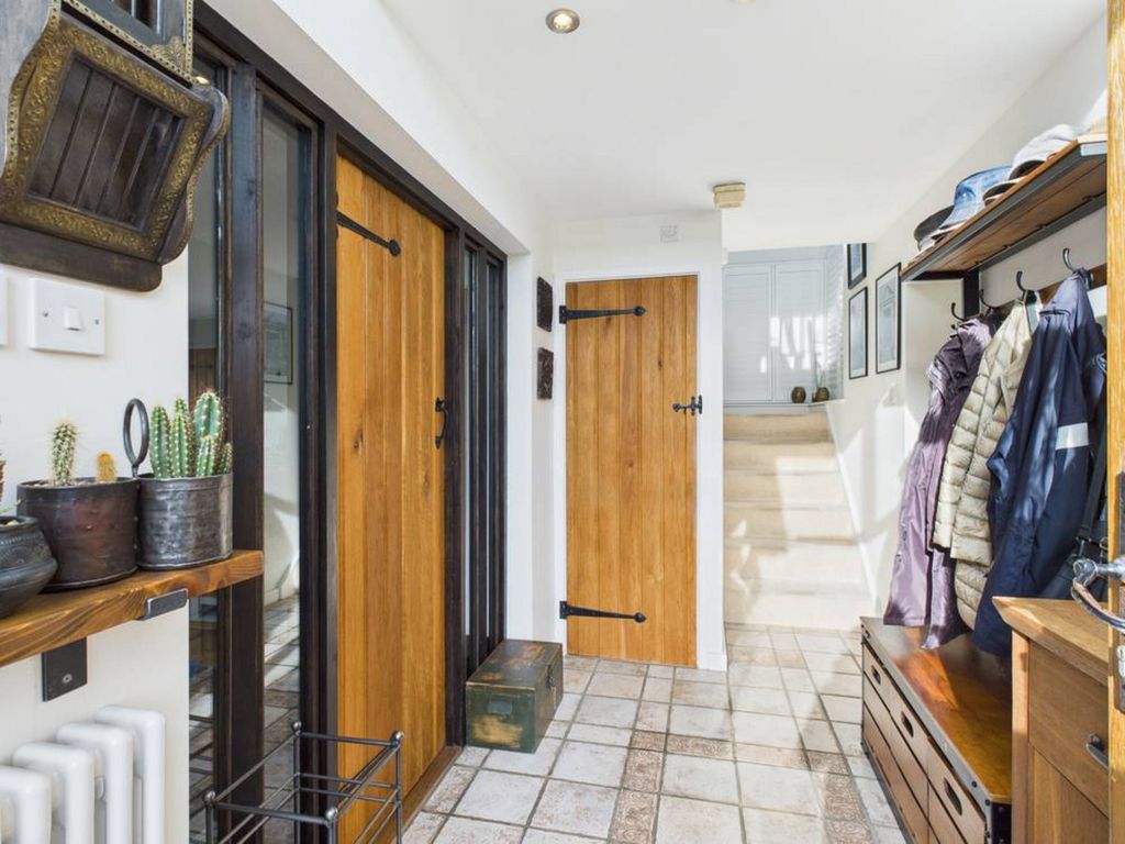 Property photo 3 of 32