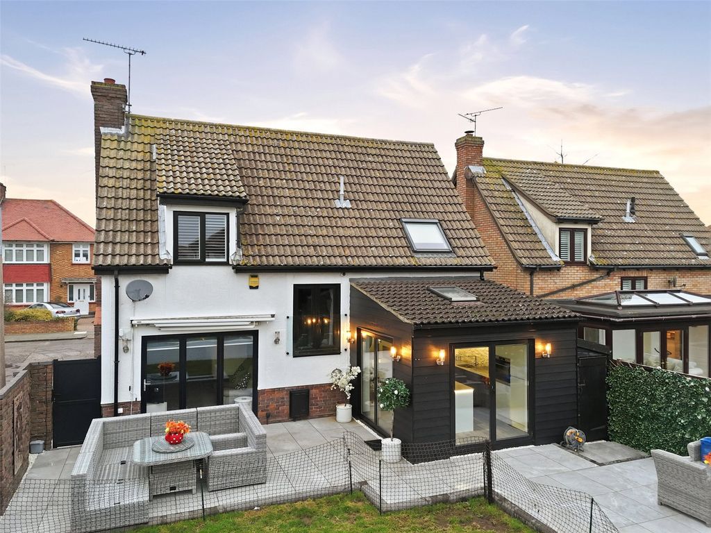 Property photo 2 of 26 Picture No. 13