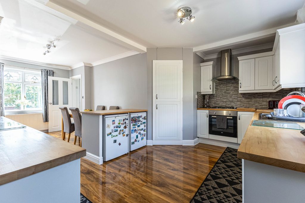 Property photo 3 of 17 Kitchen / Dining Room
