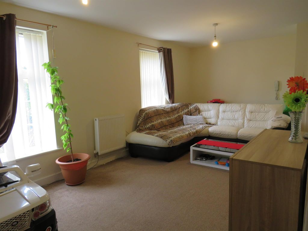 Property photo 2 of 4 Living Room