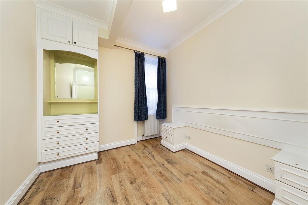 Property photo 3 of 5 Heath Road-03.Jpg