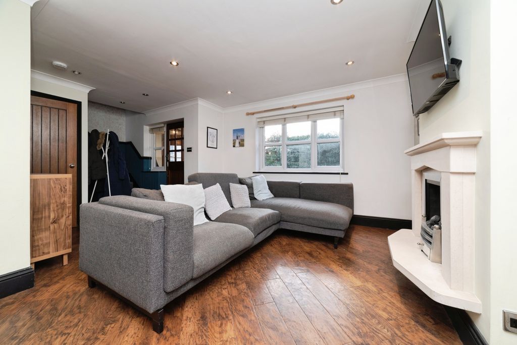 Property photo 3 of 13