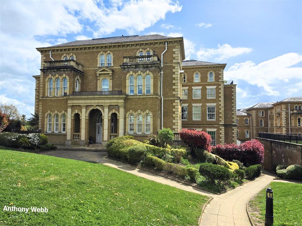 Property photo 1 of 17 Front Aspect