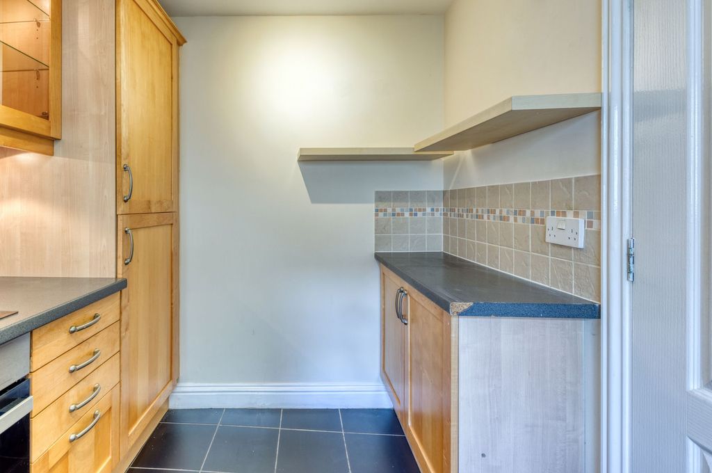 Property photo 2 of 25