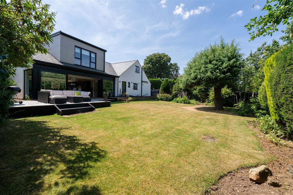 Property photo 3 of 37