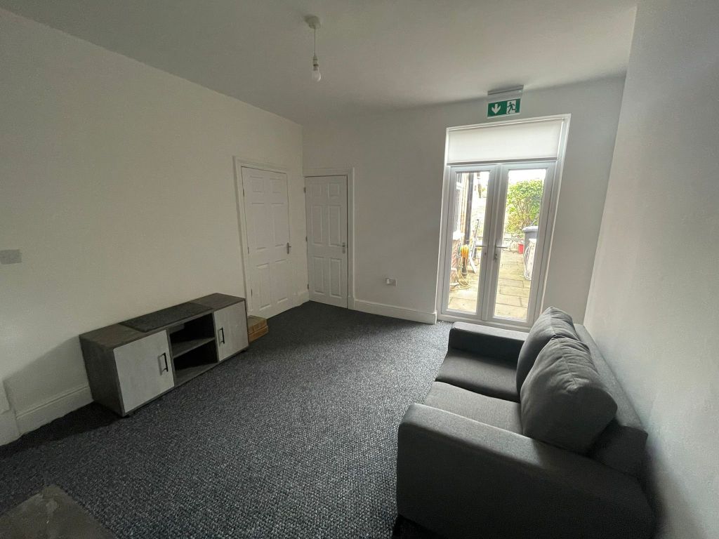 Property photo 2 of 10 6