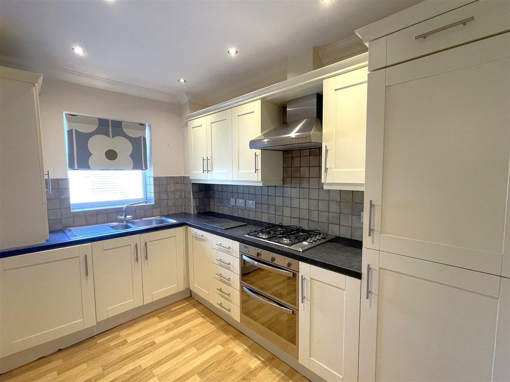 Property photo 2 of 8 Kitchen.Jpg