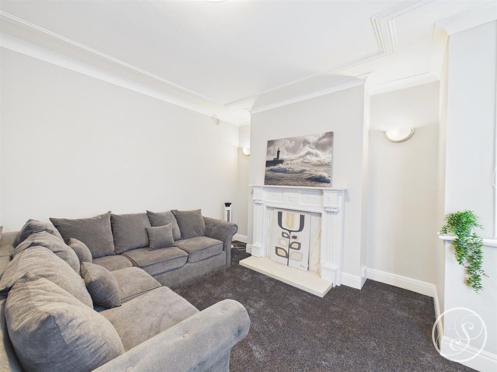 Property photo 2 of 11 Lounge