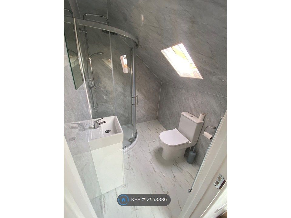 Property photo 2 of 4 Studio Ensuite