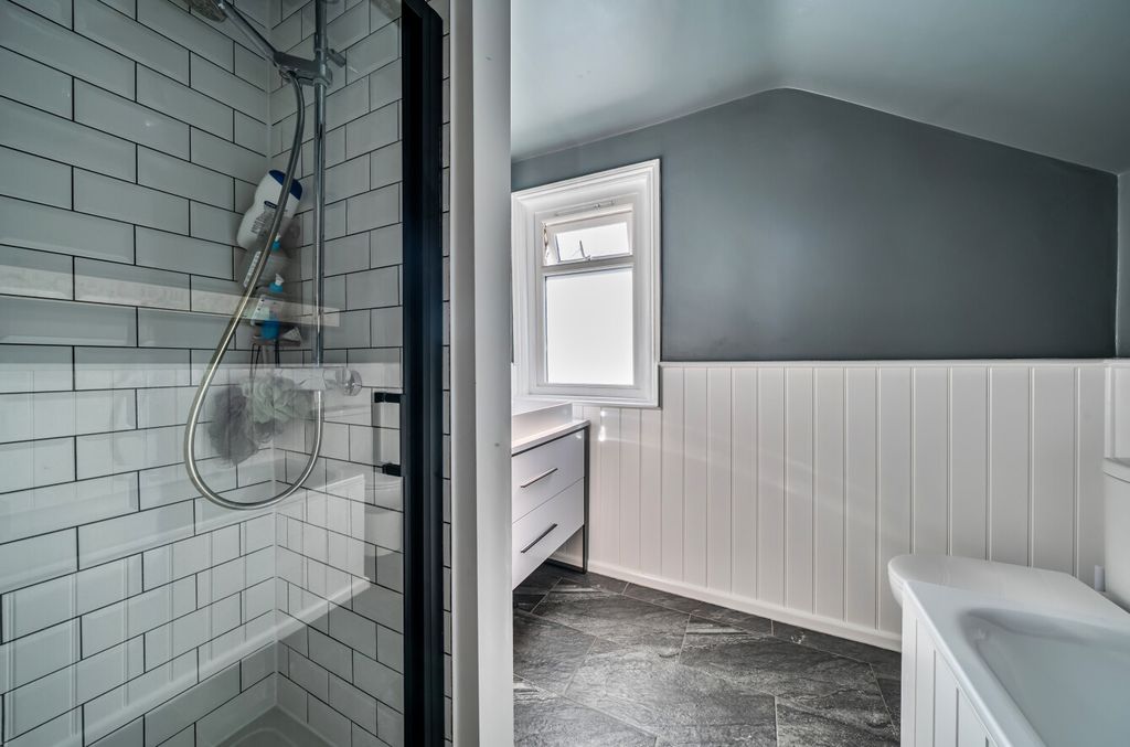 Property photo 3 of 24 1417998-7-699Eeaa...
